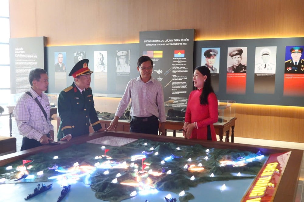 Ceremony to hang a plaque on the project to celebrate the 60th anniversary of the Van Tuong Victory - photo 3