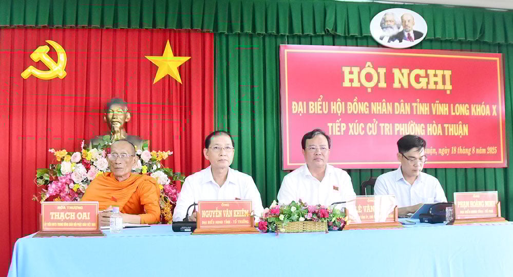 Tổ đại biểu số 10- HĐND tỉnh Vĩnh Long khóa X tiếp xúc cử tri phường Hòa Thuận.
