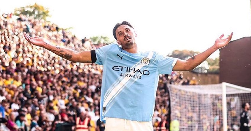 Tân binh Man City ra mắt ấn tượng Ngoại hạng Anh, Pep phán xanh rờn