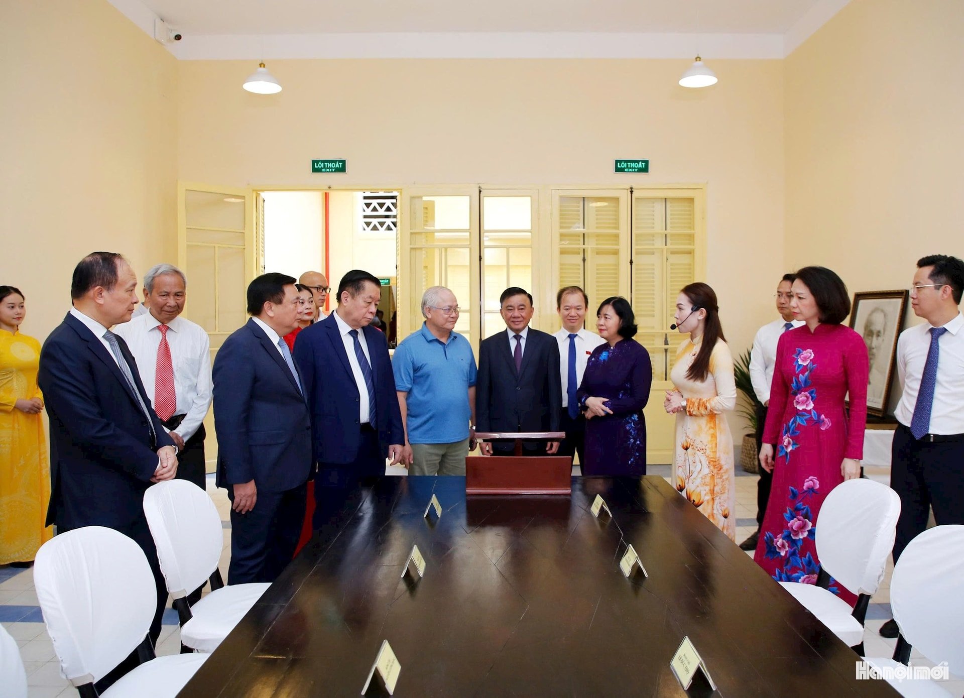 Hà Nội gắn biển công trình và trưng bày triển lãm tại di tích lịch sử 48 Hàng Ngang - Ảnh 11.
