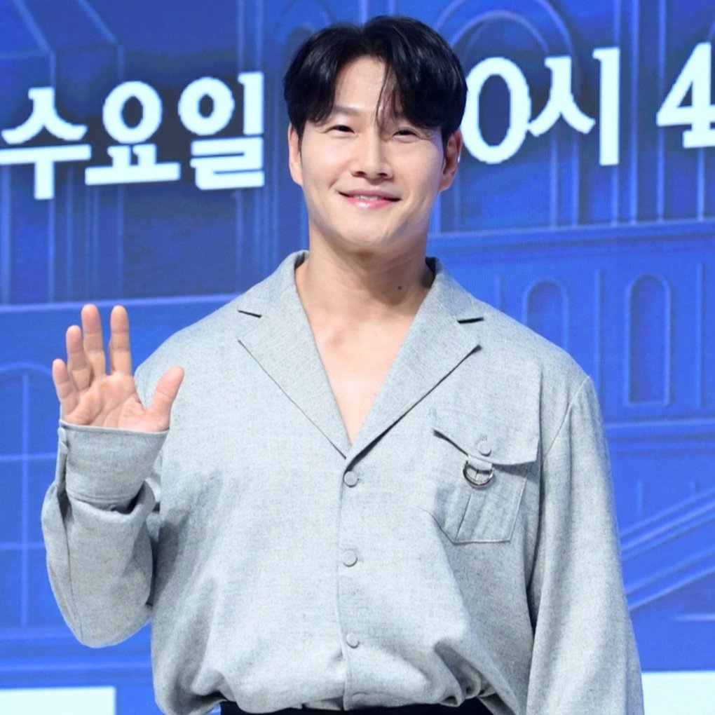 “Người cơ bắp” Kim Jong Kook kết hôn ở tuổi 49, giữ bí mật về cô dâu - 1