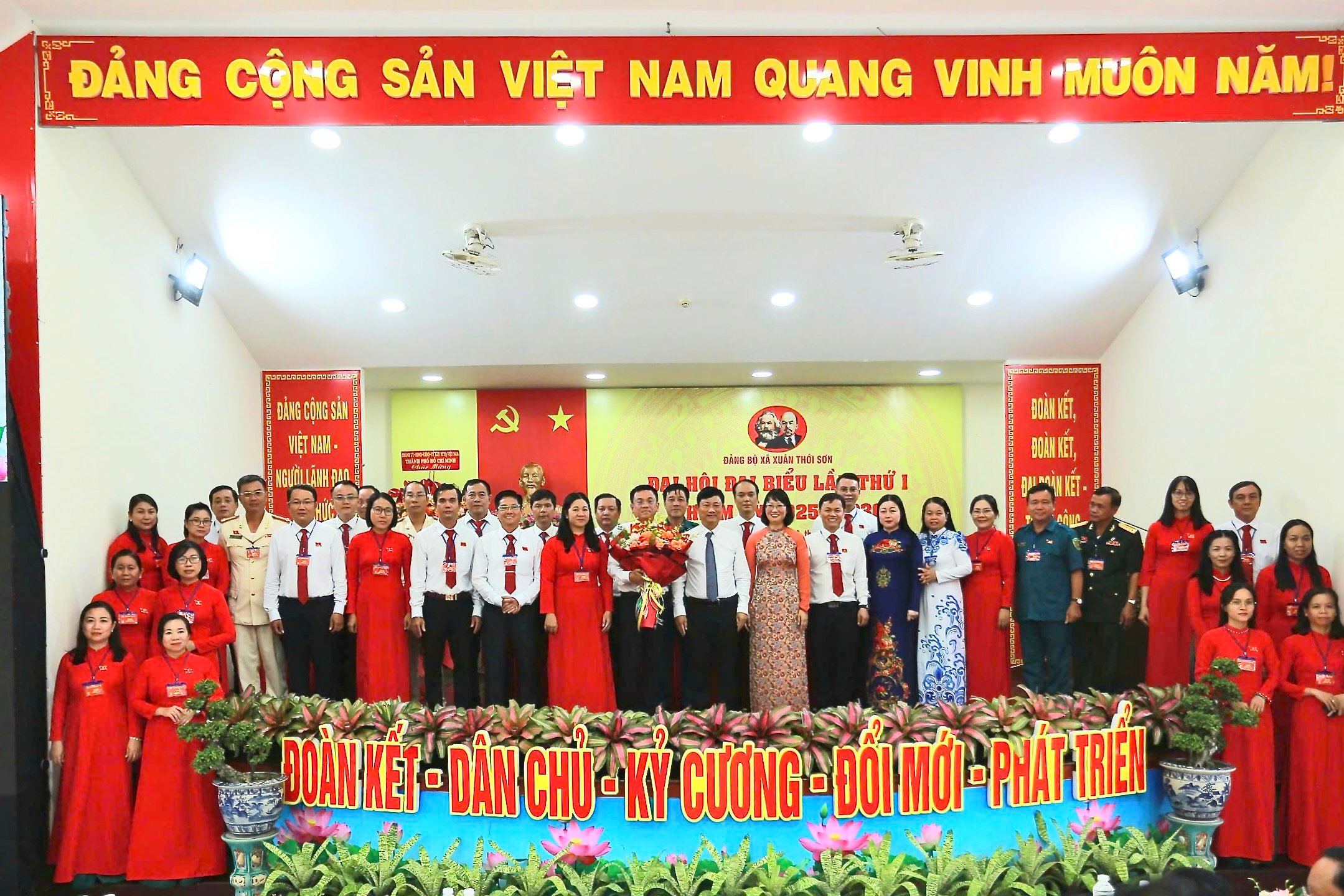 Chủ tịch HĐND TP.HCM:Xã Xuân Thới Sơn phải đẩy nhanh các dự án hạ tầng trọng điểm - Ảnh 1.
