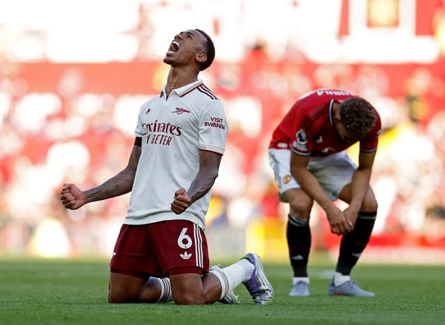 M.U thi đấu thảm họa, thua đau Arsenal trên sân nhà: HLV Amorim phải trả giá đắt vì…- Ảnh 4.