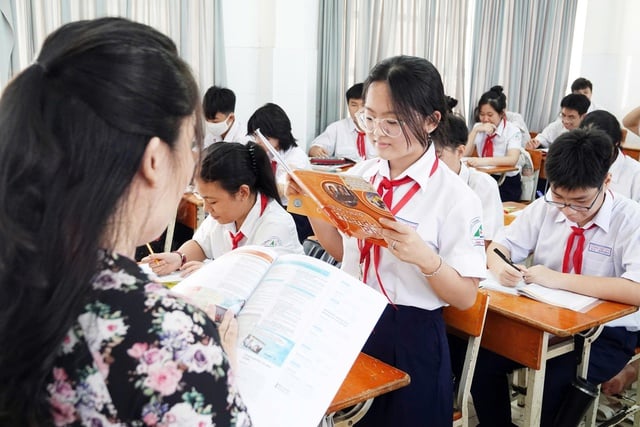 Dạy học không thể quá lệ thuộc vào một bộ sách giáo khoa - Ảnh 1.