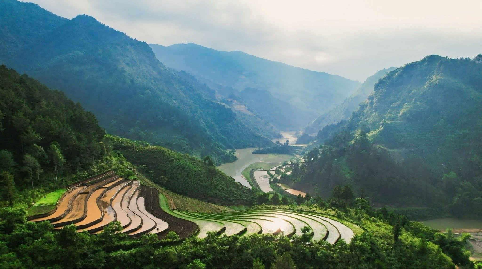 Cô gái Hà Nội ngỡ ngàng khi đến Tú Lệ ngắm sao, tắm khoáng giữa đại ngàn - 1