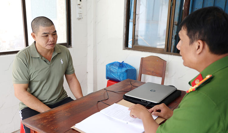An Giang: Bắt đối tượng trộm 460 triệu trong cốp mô tô