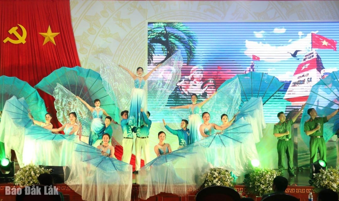 The dance and singing performances were elaborately staged.