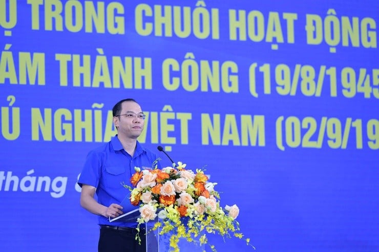 Bí thư Thành đoàn, Chủ tịch Hội Sinh viên Việt Nam Thành phố Nguyễn Tiến Hưng phát biểu (Ảnh: T.L)