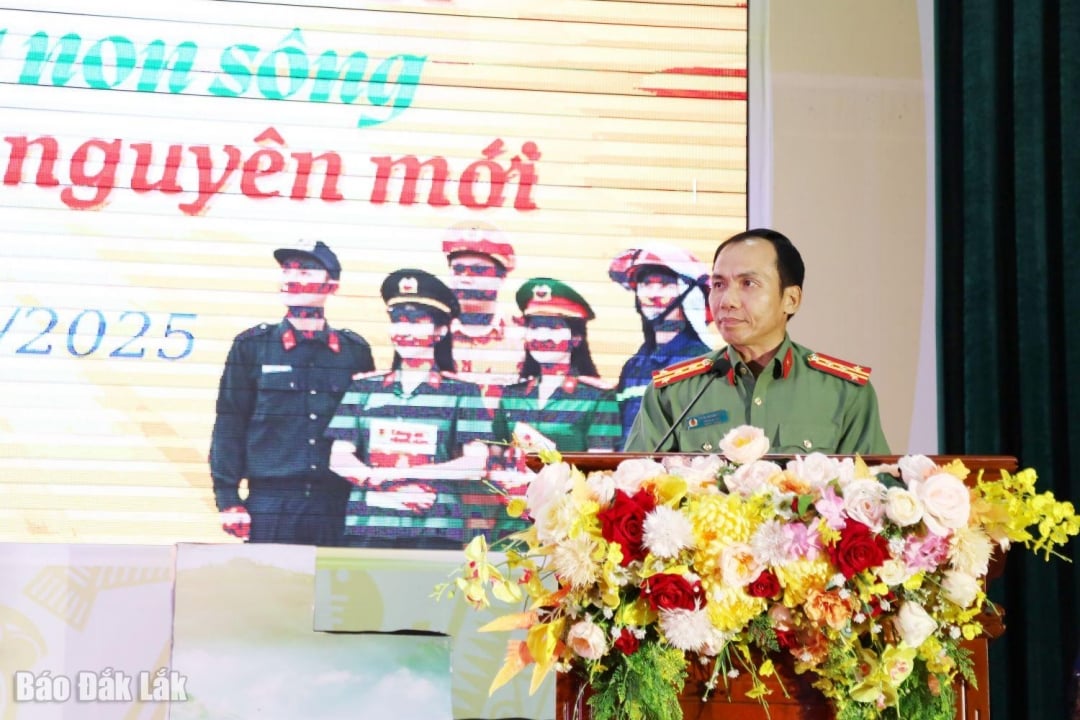 Colonel Tran Quang Hieu, Deputy Director of the Provincial Police Department, delivered the opening speech.