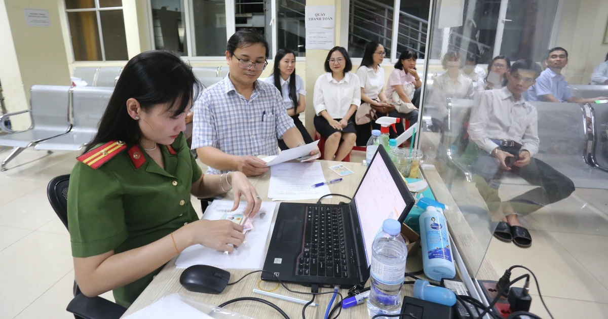 Công an tỉnh Gia Lai tăng tốc đổi thẻ đảng viên