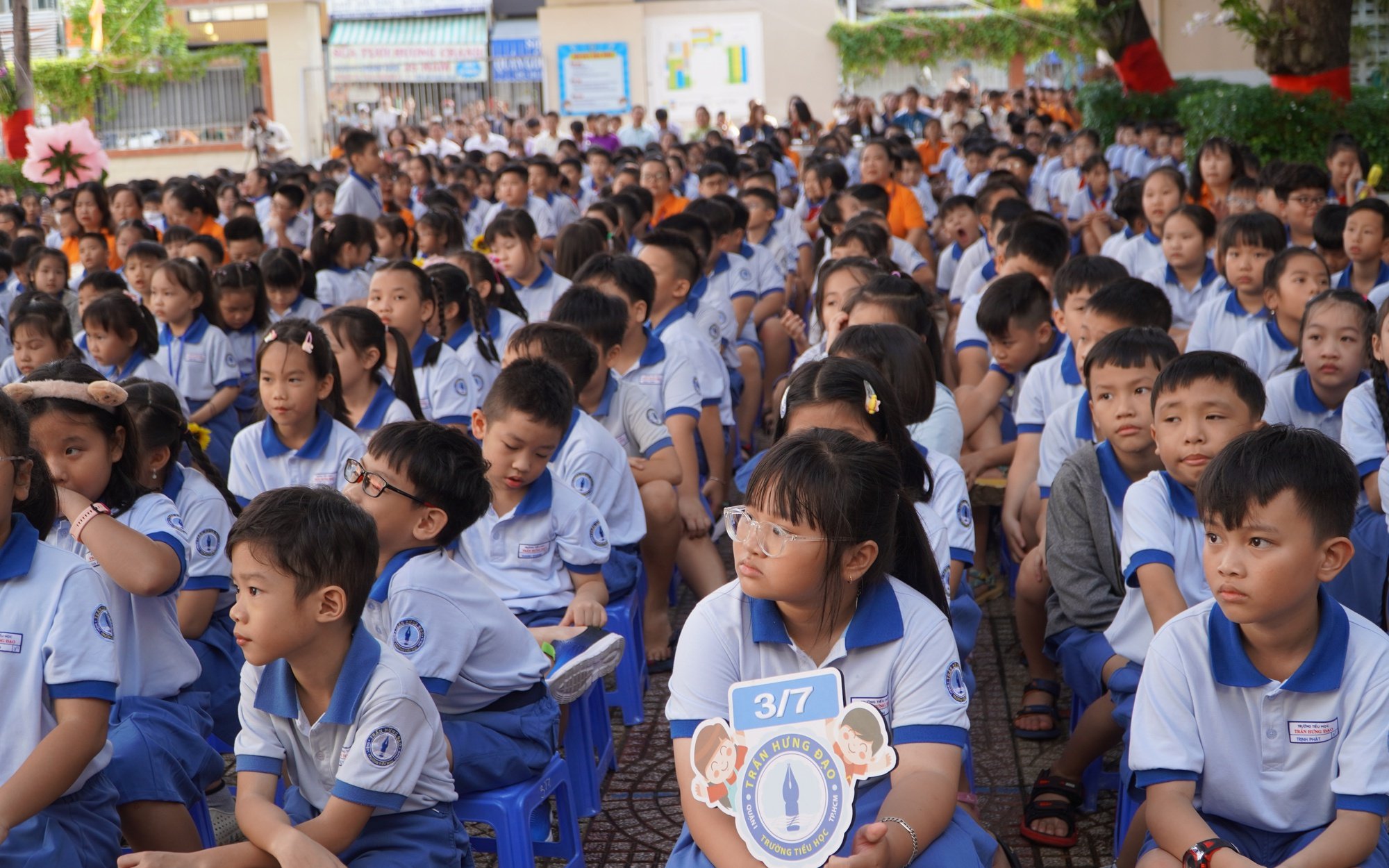 TP HCM: Nhiều trường điều chỉnh thời khóa biểu, lùi giờ vào học của học sinh  - Ảnh 2.