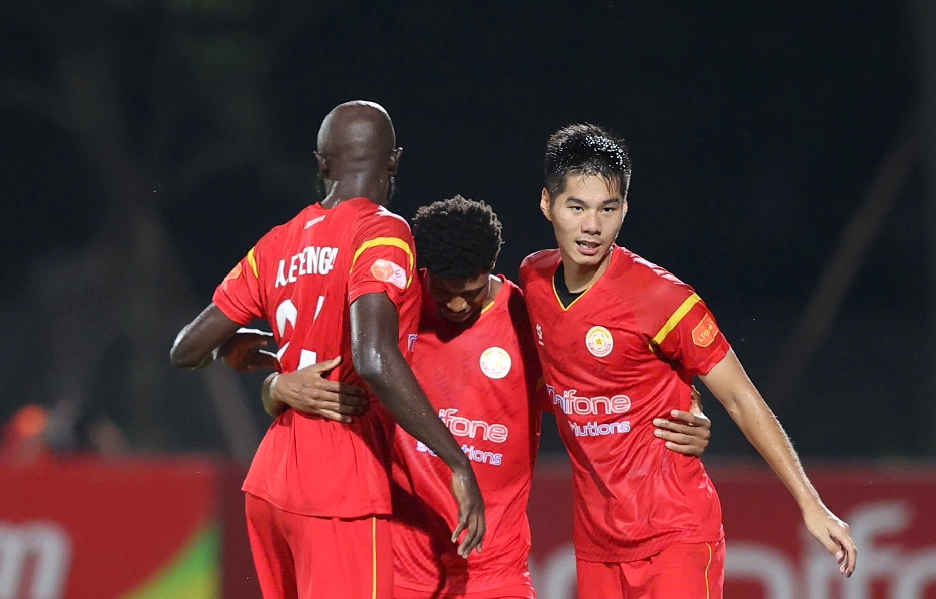 Bảng xếp hạng V-League: Bất ngờ lớn khi 4 cái tên mới ‘chễm chệ’ tốp 5, HAGL dưới đáy- Ảnh 1.