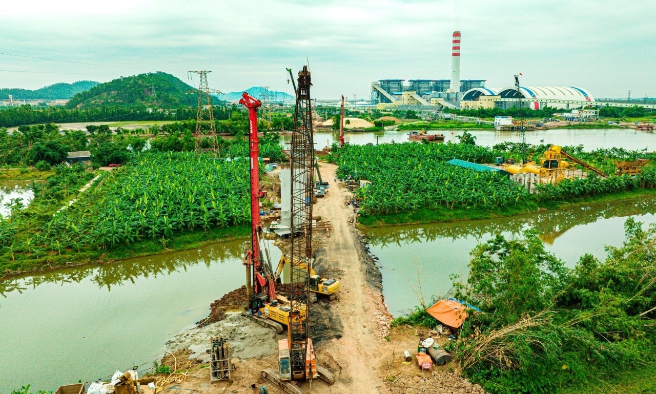 Tăng tốc thi công nối đôi bờ sông Kinh Thầy