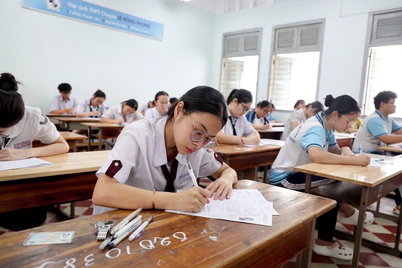 Thi tốt nghiệp THPT với mục tiêu “kép”, nhìn thẳng câu hỏi: Giữ hay bỏ? - 5