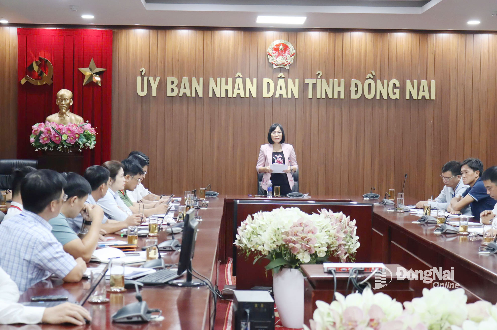 Provincial Party Committee member, Vice Chairwoman of Dong Nai Provincial People's Committee Nguyen Thi Hoang delivered a concluding speech at the meeting. Photo: Hoang Loc