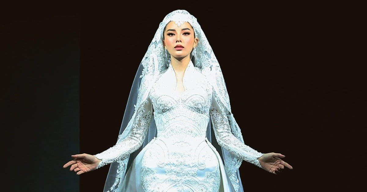Kỳ Duyên gây tranh luận khi làm vedette, nhà thiết kế nói gì?