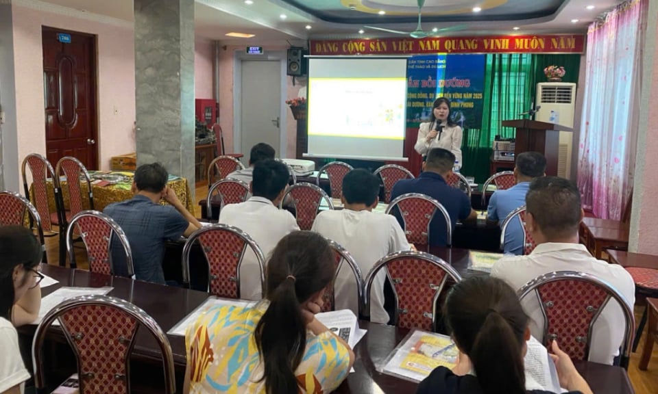 Tập huấn kiến thức phát triển du lịch cộng đồng cho 44 cán bộ văn hóa xã - Báo Cao Bằng điện tử
