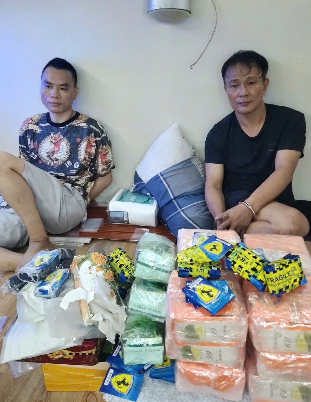 ជនសង្ស័យ​និង​វត្ថុតាង​។ រូបថត៖ CATP