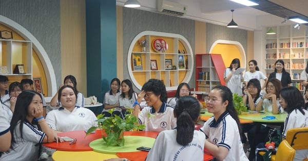 Màn chào đón độc đáo dành cho tân học sinh khối 10 của một trường chuyên nổi tiếng