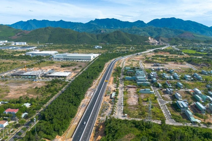 Hoa Lien - Tuy Loan Expressway តភ្ជាប់ La Son - Hoa Lien Expressway និង Da Nang - Quang Ngai។ រូបថត៖ ង្វៀន ដុង