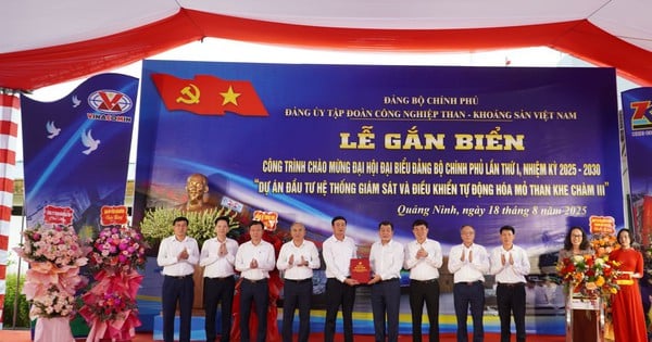 Đảng ủy TKV gắn biển công trình chào mừng Đại hội đại biểu Đảng bộ Chính phủ lần thứ I, nhiệm kỳ 2025 - 2030