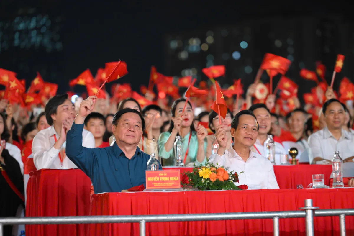 Lãnh đạo Đảng, Nhà nước tham dự Chương trình.