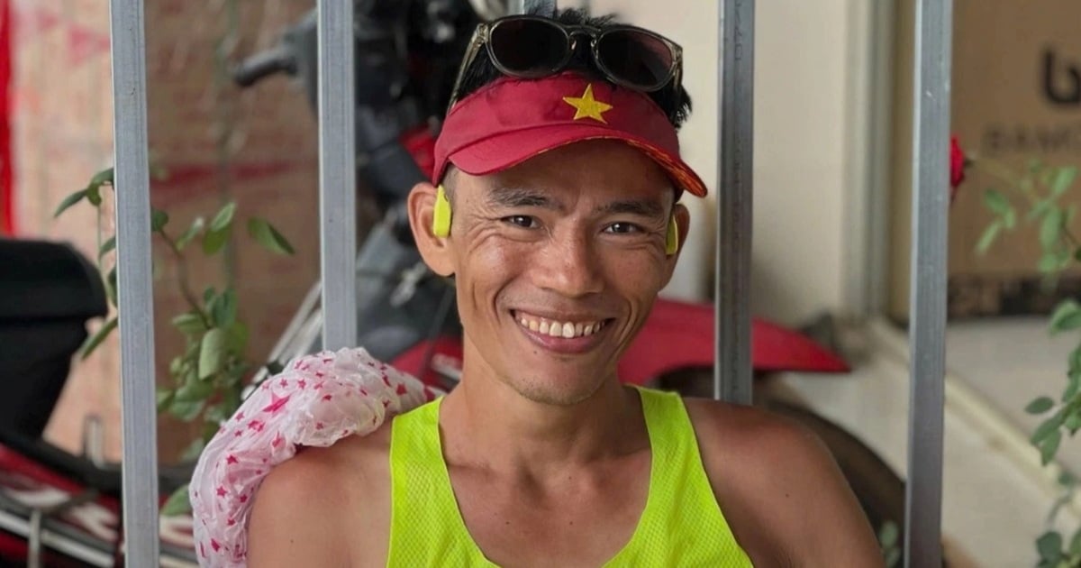 Người đàn ông chạy bộ xuyên Việt từ TPHCM ra Hà Nội mừng 2/9