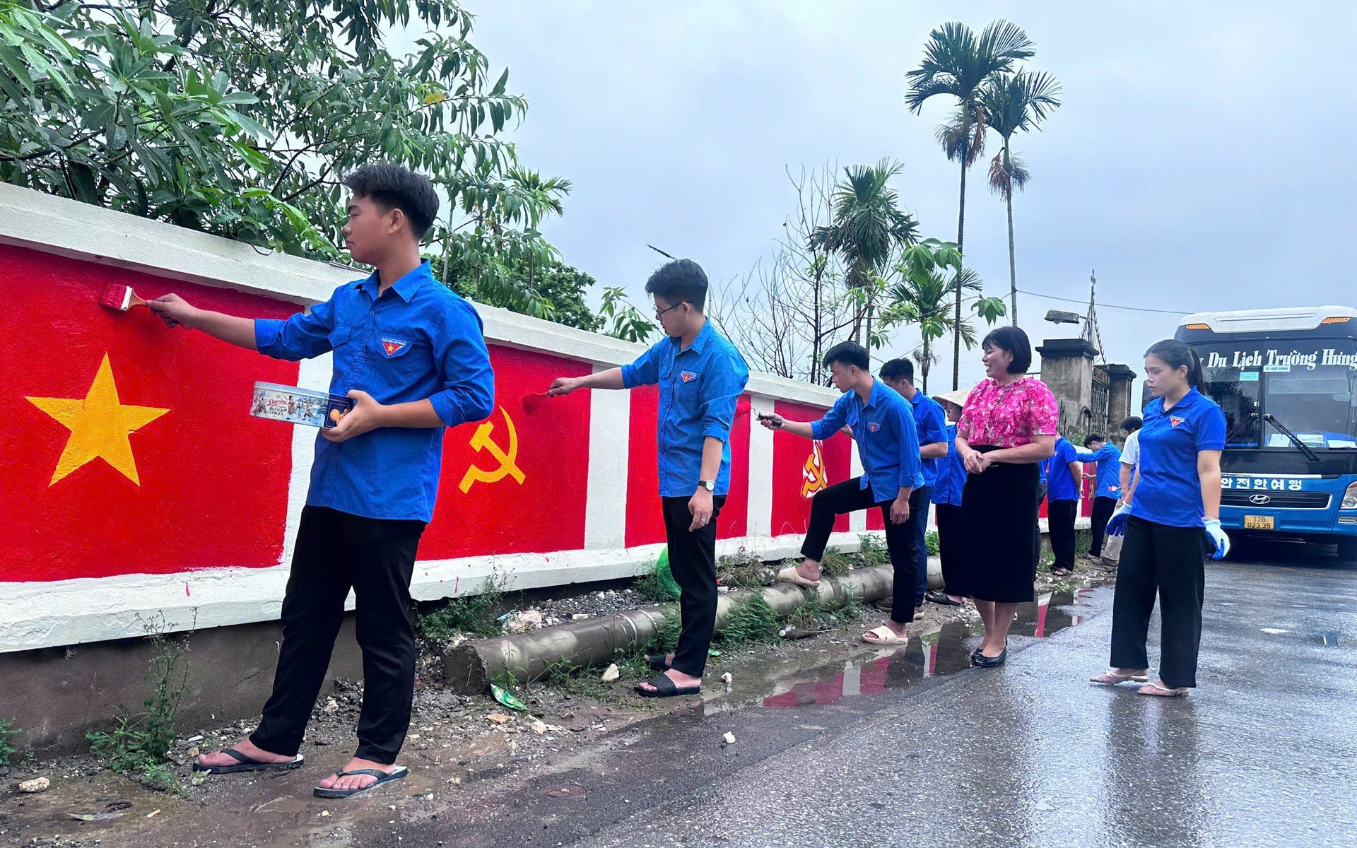 Rực rỡ sắc cờ Tổ quốc trên quê hương Hồng Vân