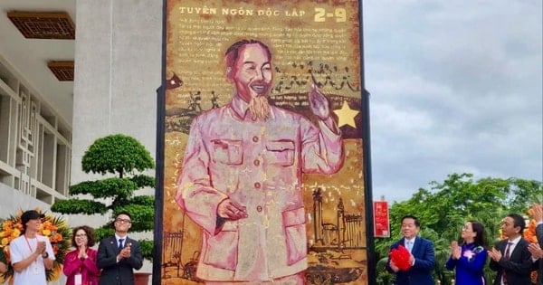 Triển lãm tranh sơn mài khổ lớn “Mùa xuân độc lập”: