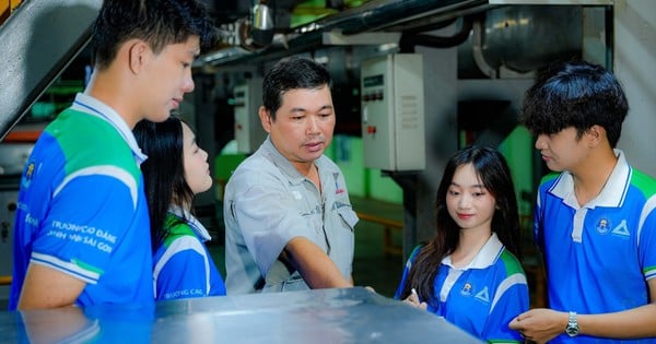 Học nhóm ngành dịch vụ, sinh viên có việc làm ngay trong lúc thực tập