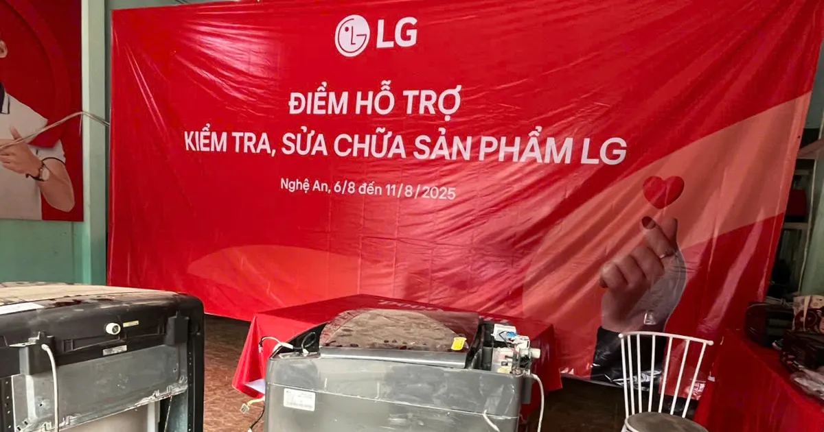LG Electronics Việt Nam sửa chữa thiết bị điện tử cho đồng bào vùng bão lũ