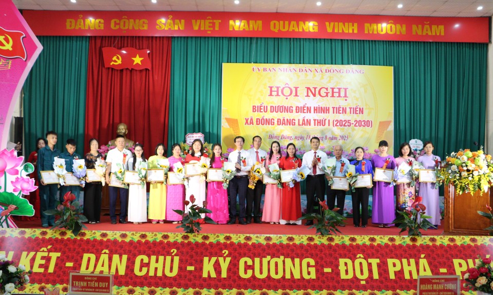 Hội nghị biểu dương điển hình tiên tiến xã Đồng Đăng lần thứ I