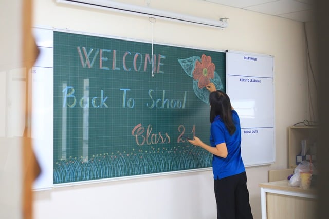 Hôm nay nhiều trường ở TP.HCM học bán trú, bắt đầu năm học mới - Ảnh 7.