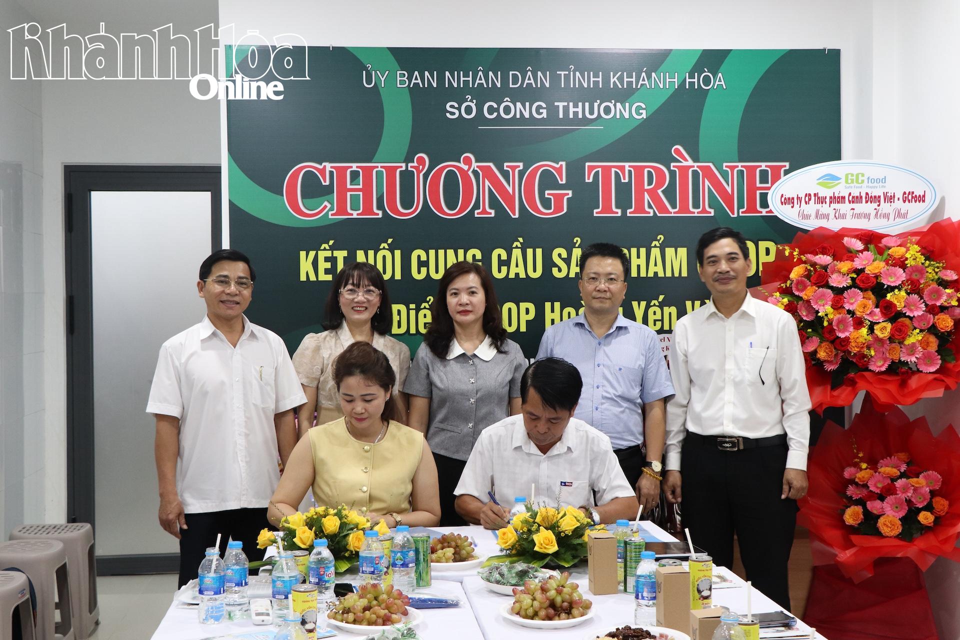 Các doanh nghiệp có sản phẩm OCOP ký kết biên bản ghi nhớ hợp tác kinh doanh. 
