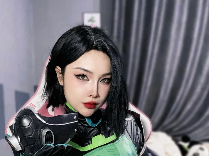 MC 나나가 바이퍼 마미 코스프레를 선보여 발로란트 팬들 사이에 화제를 모으고 있다.