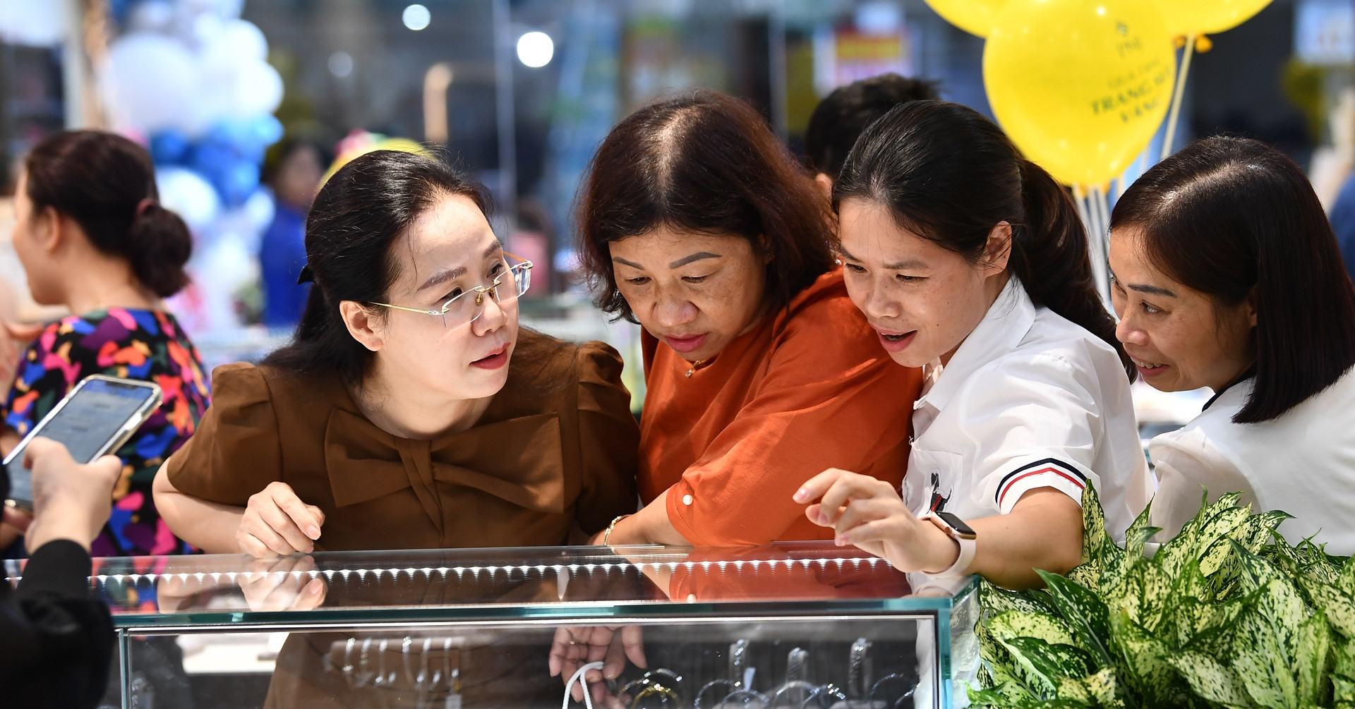 Giá vàng hôm nay 17/8/2025 vàng miếng SJC ‘neo cứng’ trên đỉnh cao