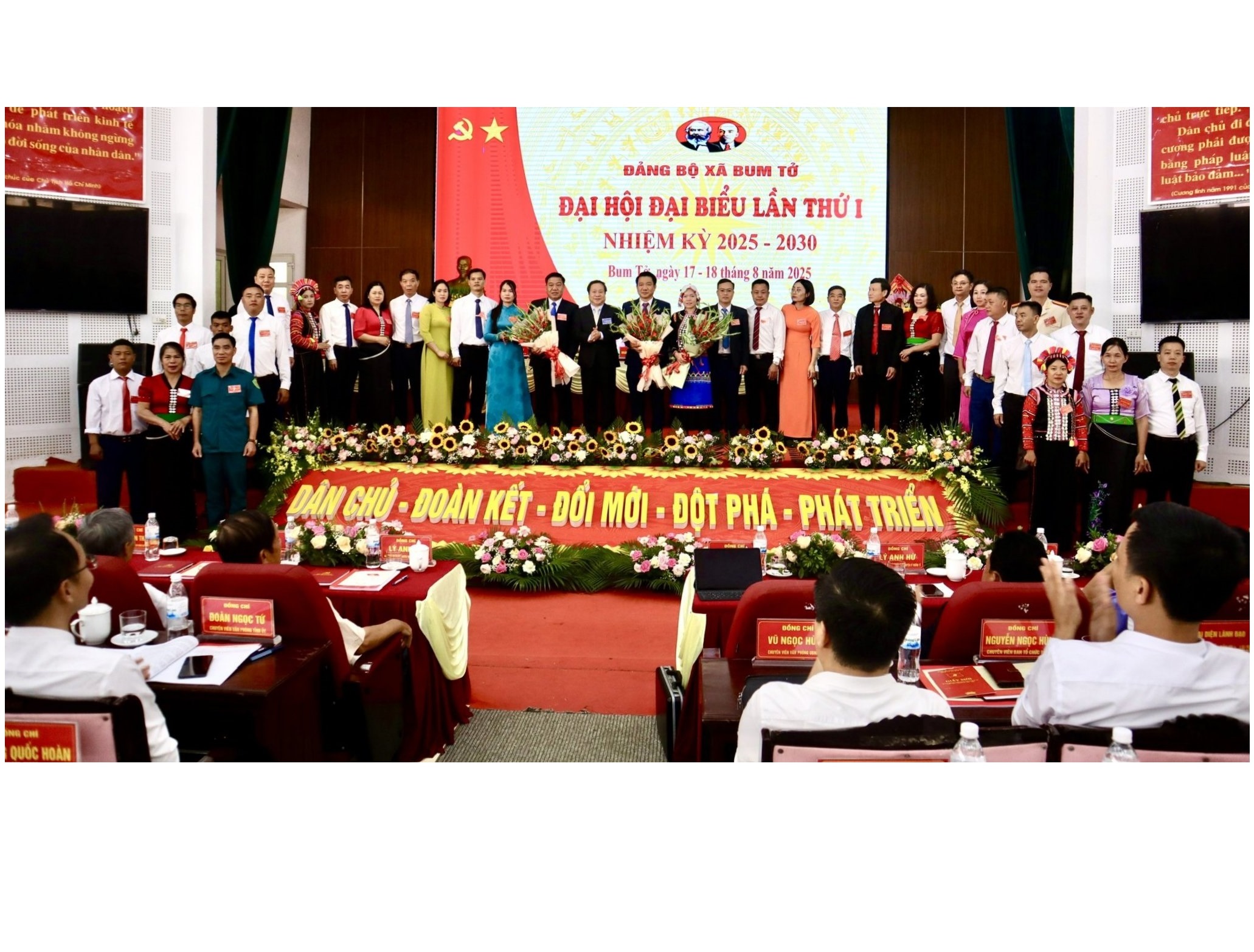 Đại hội Đại biểu Đảng bộ xã Bum Tở lần thứ I