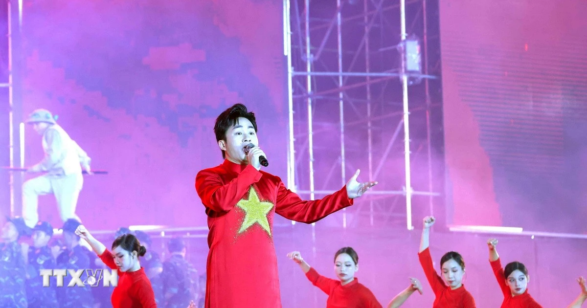 30.000 khán giả hòa ca Quốc ca trong chương trình “Tự hào là người Việt Nam”