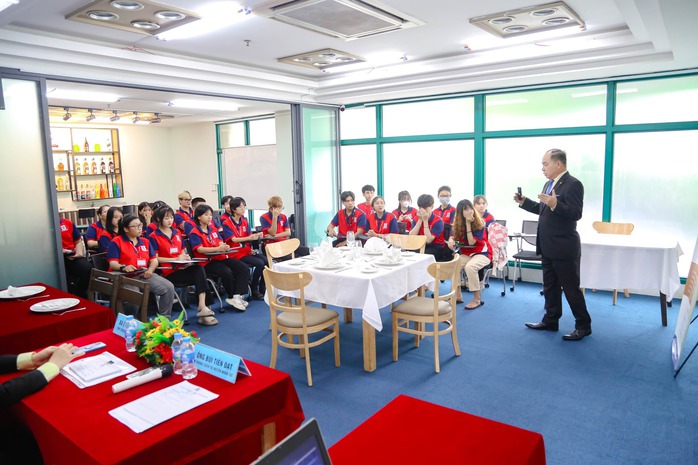 Đam mê nhóm ngành dịch vụ, sinh viên "chớp thời cơ" nhờ thực tập sớm - Ảnh 1.