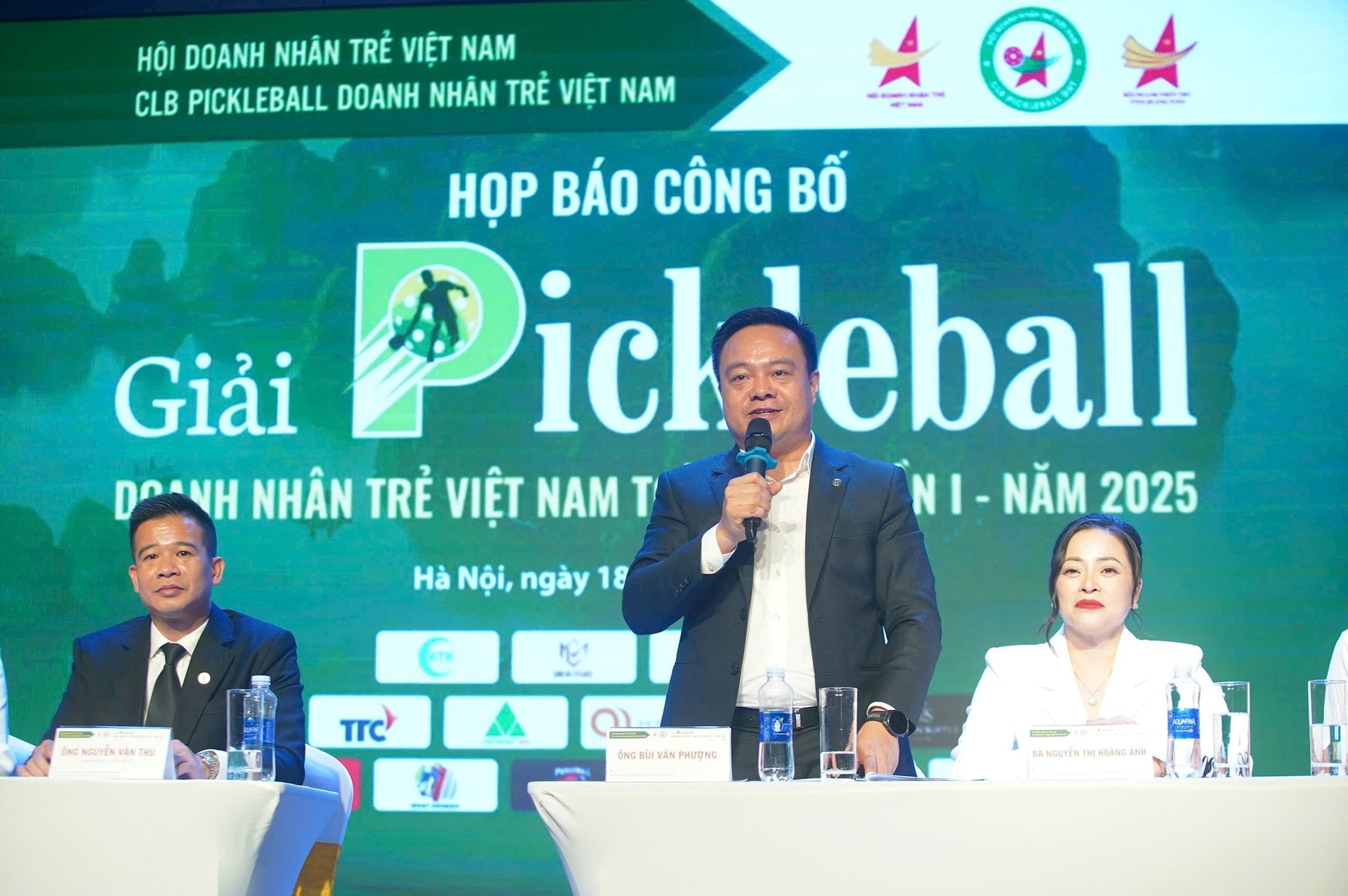 18-hop-bao-cong-bo.jpg