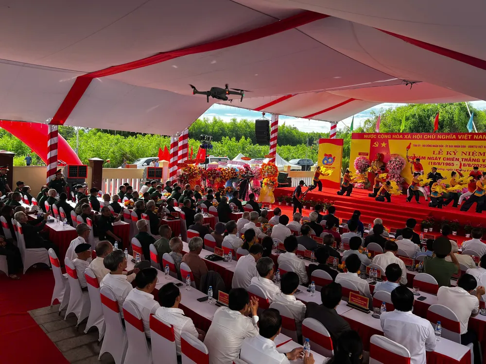 toàn cảnh