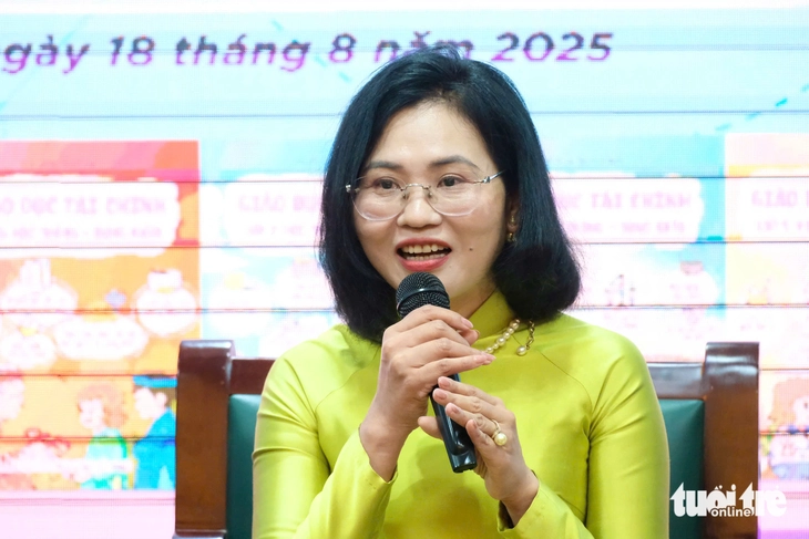 Ra mắt bộ sách 'Giáo dục tài chính' từ lớp 1 đến lớp 12 - Ảnh 2.