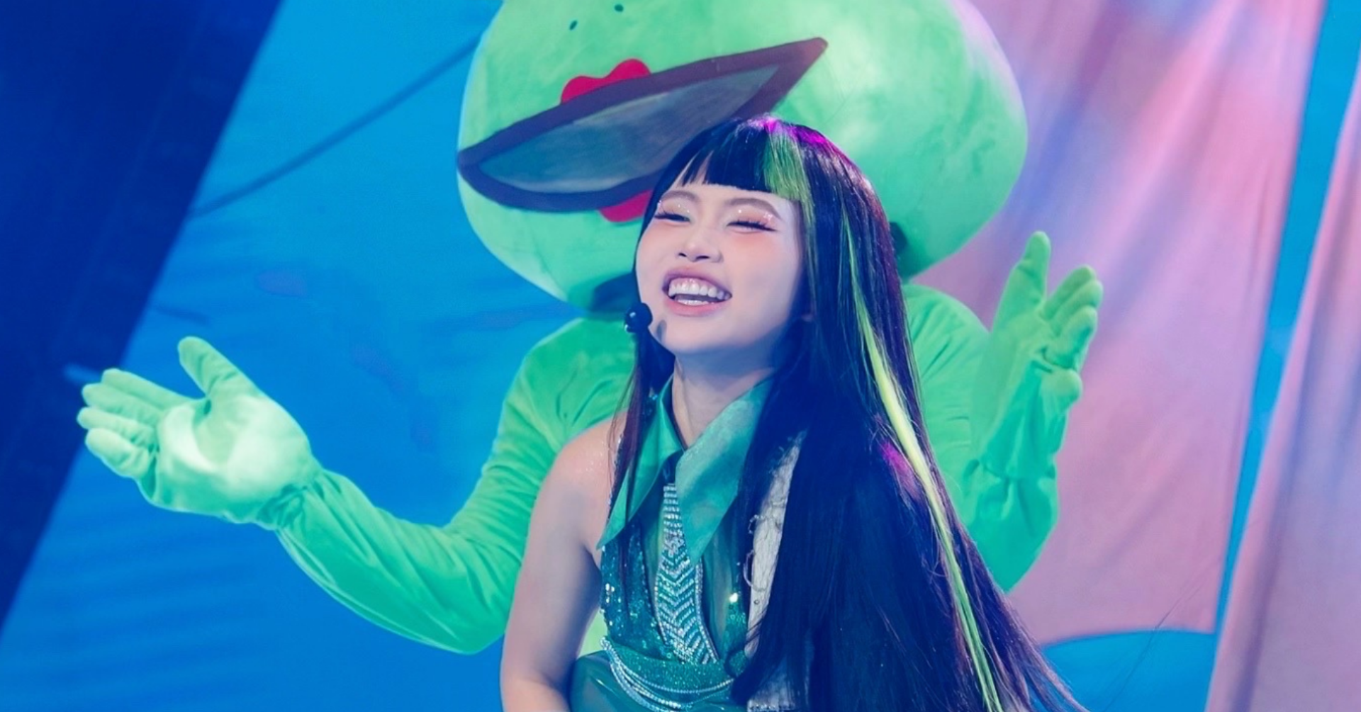 Phương Mỹ Chi chơi guitar điện rất 'ngầu', Bảo Anh 'tái sinh' bốc lửa