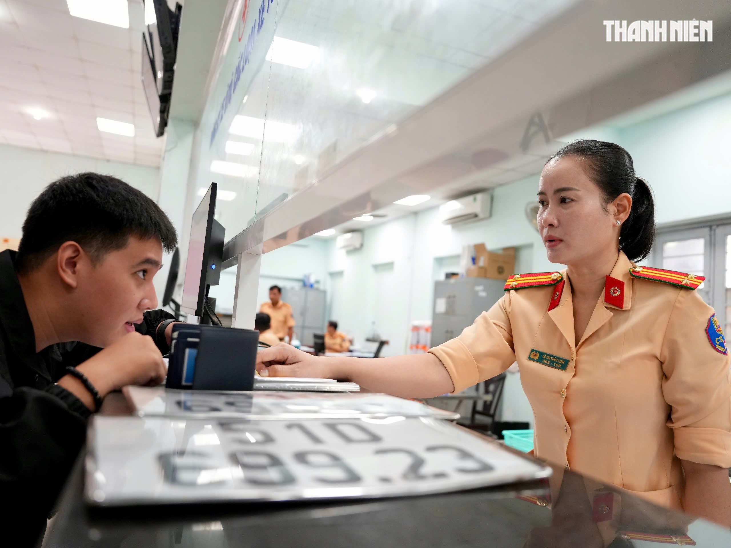 HCMC Traffic Police: People can register their vehicles without having to bring them to the headquarters - Photo 1.