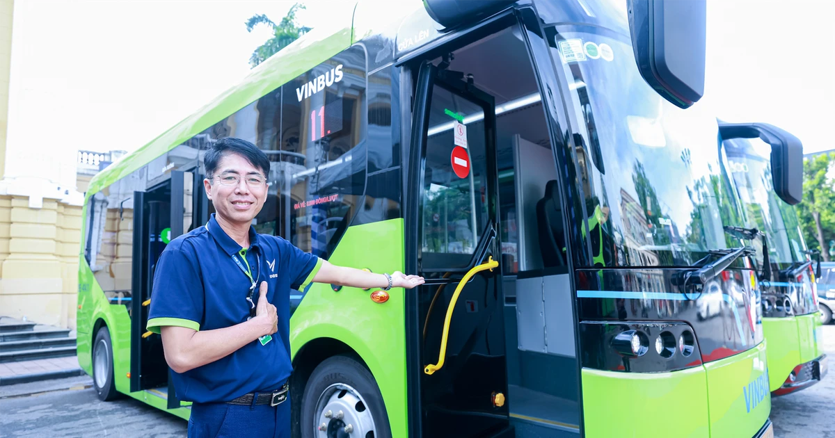 Vận hành tuyến buýt E11 phục vụ người dân tham quan Lăng Bác, Hồ Gươm