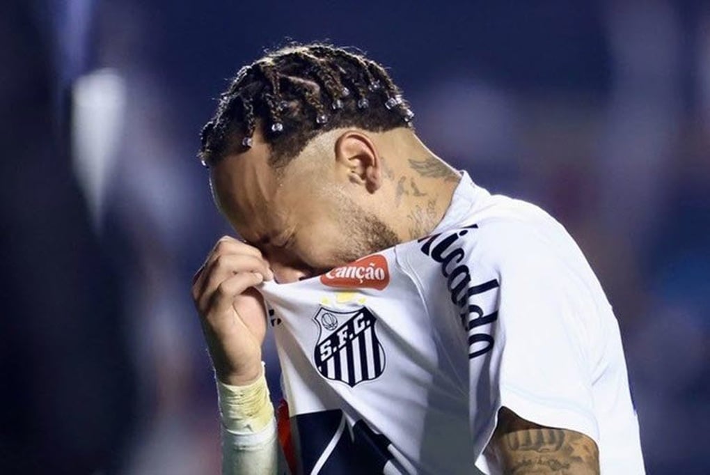 Thua đậm nhất sự nghiệp, Neymar khóc nức nở ngay trên sân - 1