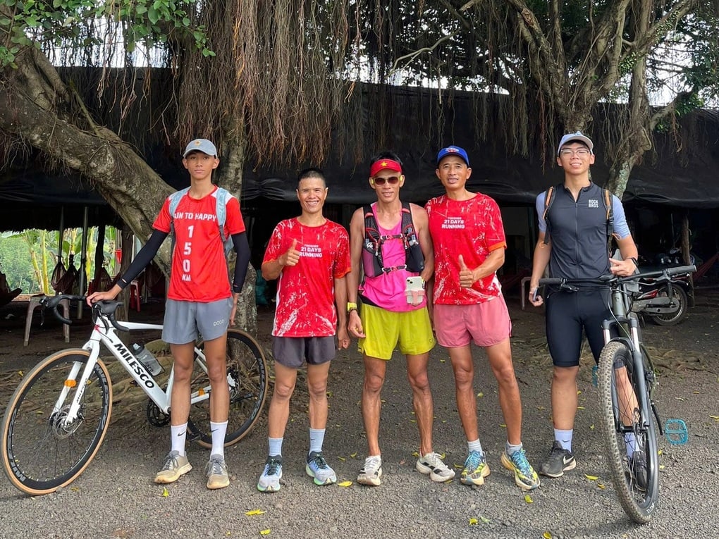 Người đàn ông chạy bộ xuyên Việt từ TPHCM ra Hà Nội mừng 2/9 - 3