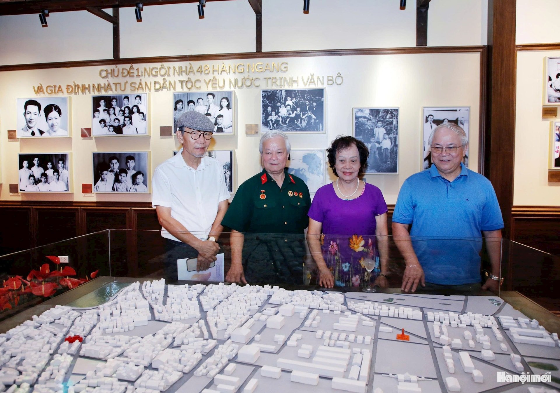 Hà Nội gắn biển công trình và trưng bày triển lãm tại di tích lịch sử 48 Hàng Ngang - Ảnh 12.