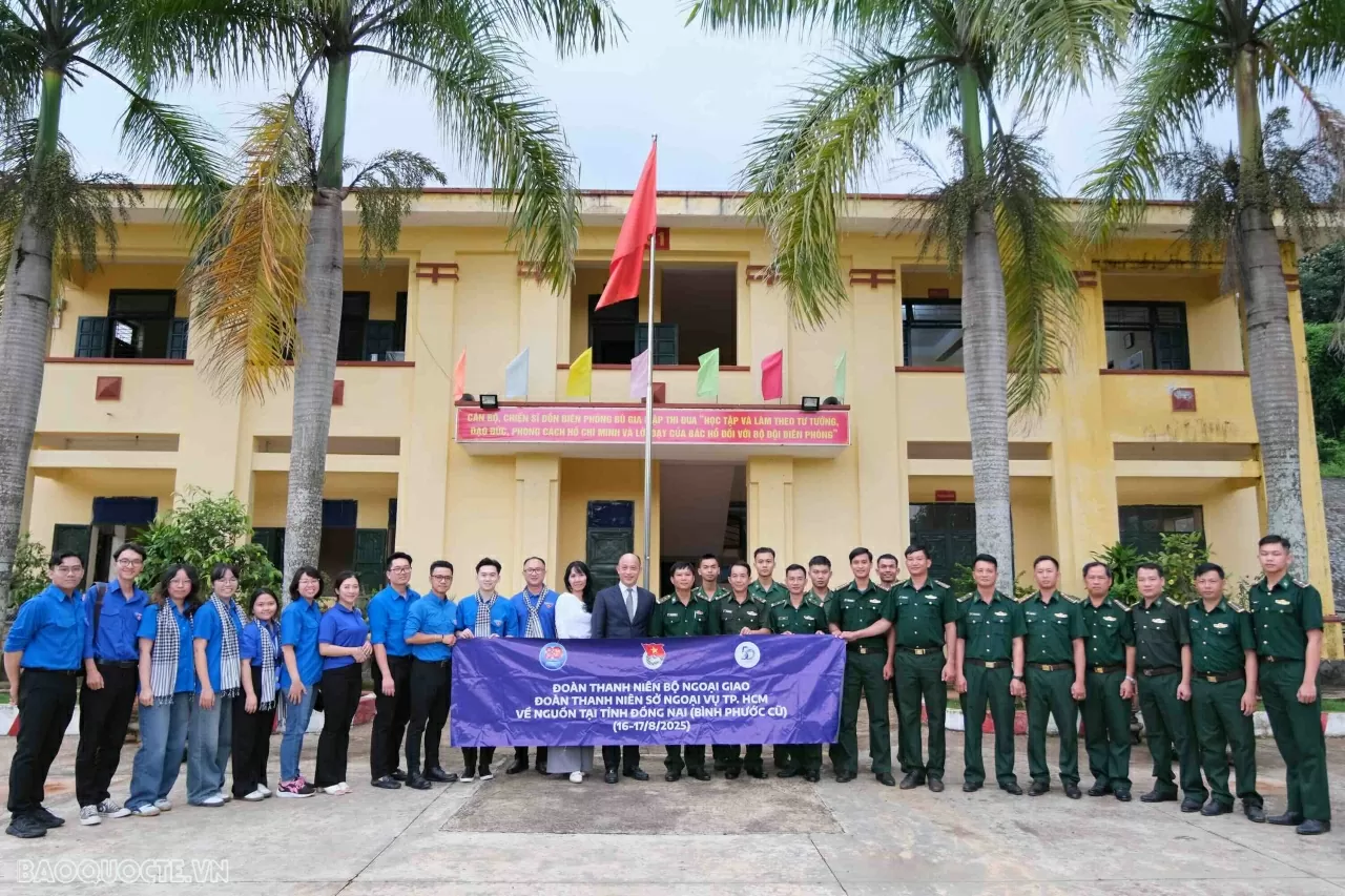 Đoàn công tác thanh niên Bộ Ngoại giao thăm, động viên cán bộ, chiến sĩ Đồn Biên phòng Bù Gia Mập, Đồng Nai