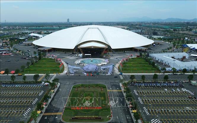 Das Vietnam Exhibition Center (Dong Anh, Hanoi) wird am 19. August eröffnet und dient der Ausstellung nationaler Errungenschaften anlässlich des 80. Nationalfeiertags unter dem Motto: 80 Jahre Weg zur Unabhängigkeit – Freiheit – Glück. Foto: Quoc Khanh/VNA